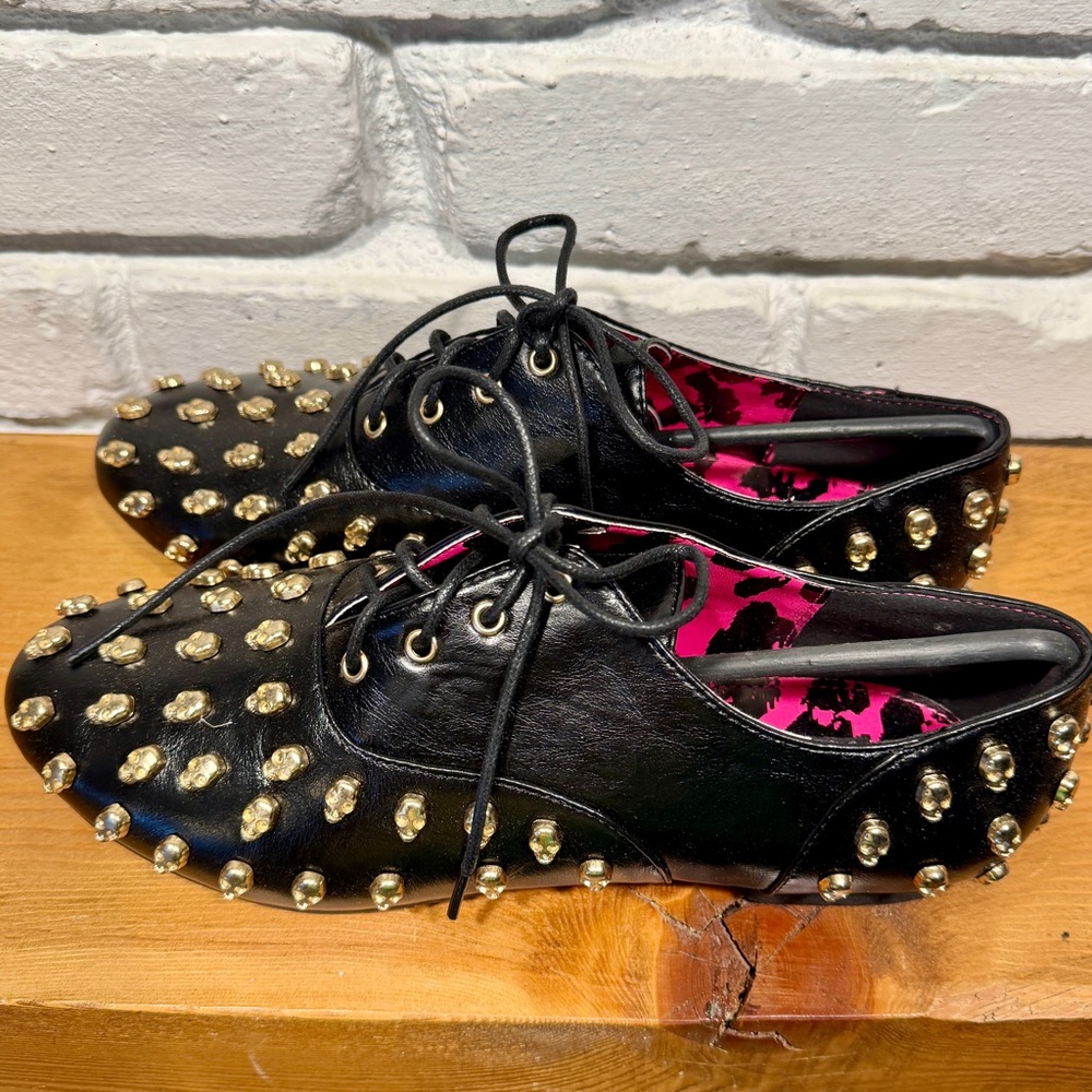 Iron Fist Skull Stud Oxford Flats 8 Boutique Goth Punk Luxe Statement Goth NIB - Picture 9 of 14